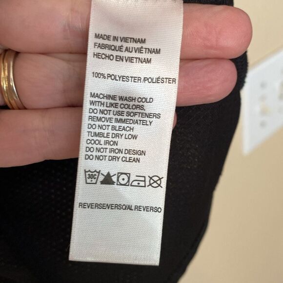 NWT- Izod Black Sleeveless Zip Polo - Picture 5 of 6